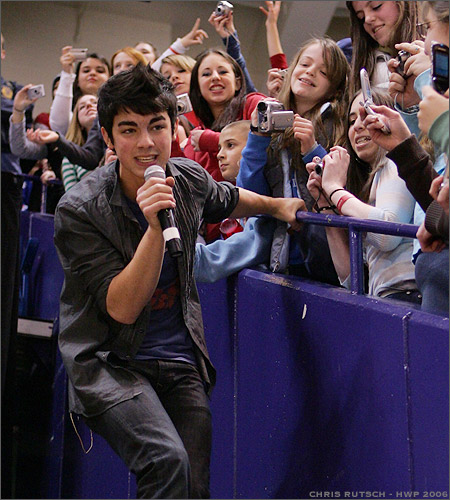 Jonas Brothers - Joe